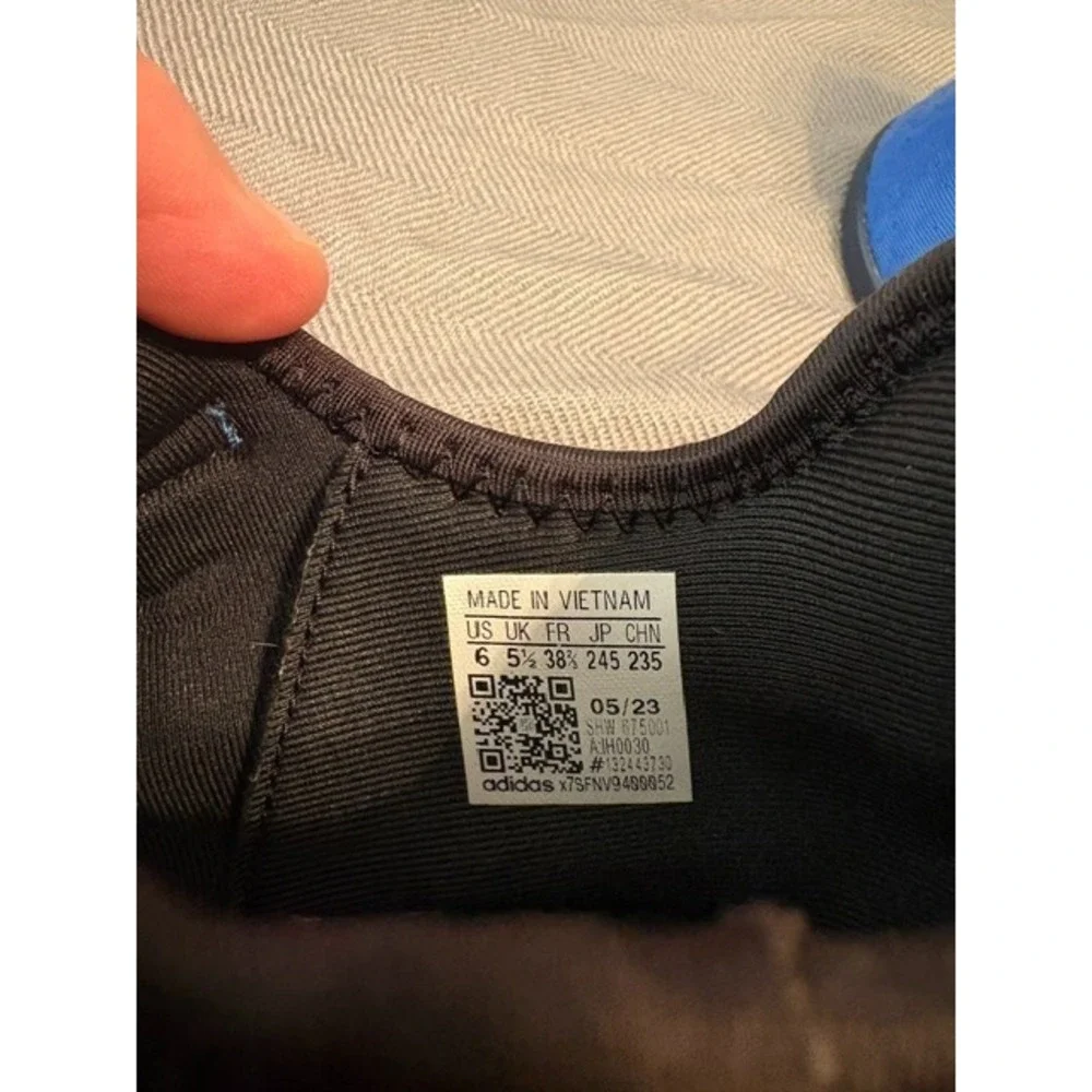 ADIDAS MENS SHOES SIZE 6